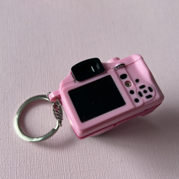 🆕 NEW Led Camera Flashing Camera Key Ring for Keys Pompom Bags - Picture 9 of 13